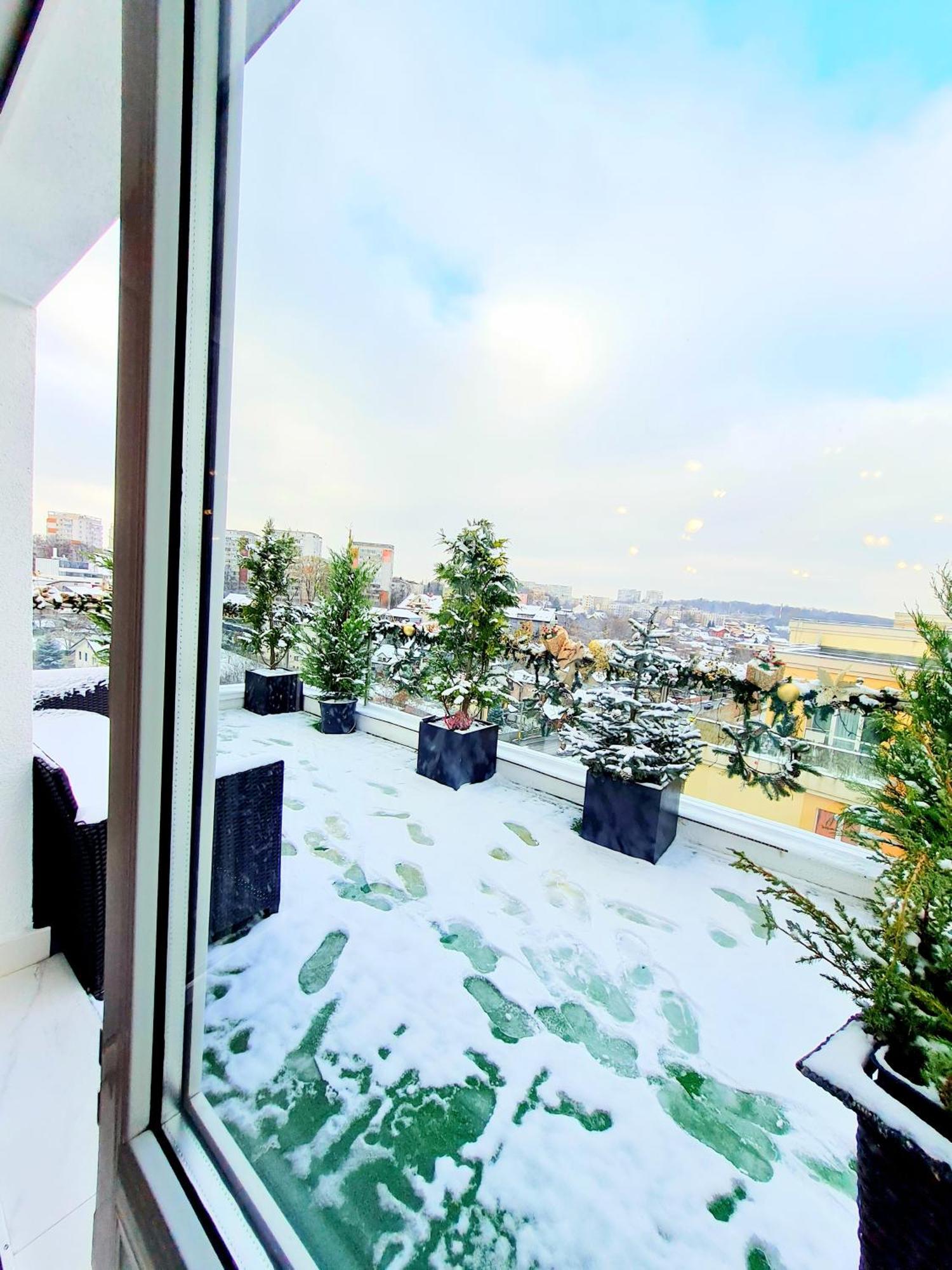 Ferienwohnung Penthouse Aeroport Iasi Exterior foto